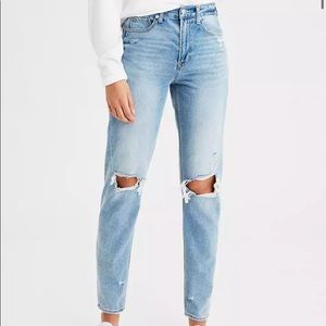 American Eagle Ripped Mom Jeans Size 2 Light Wash
